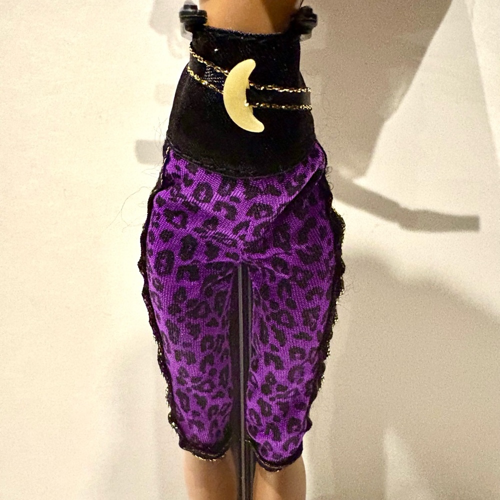 Monster High Clawdeen Sweet 1600 Capri Pants Purple With Moon